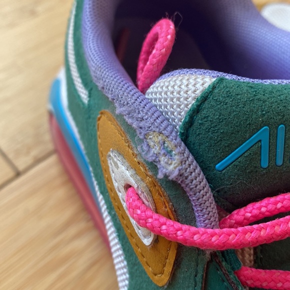 woman’s size 5.5 Air Max Sneaker - Picture 2 of 6